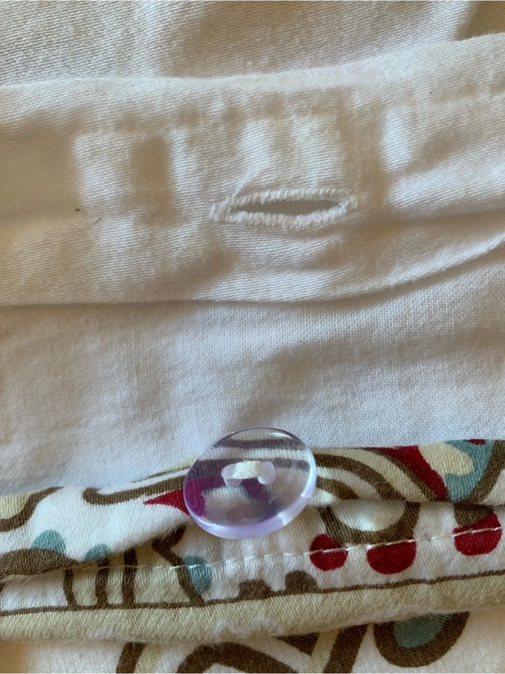Cream and Red Paisley Star-Patterned Queen Duvet Cover and Pillow Shams (2)